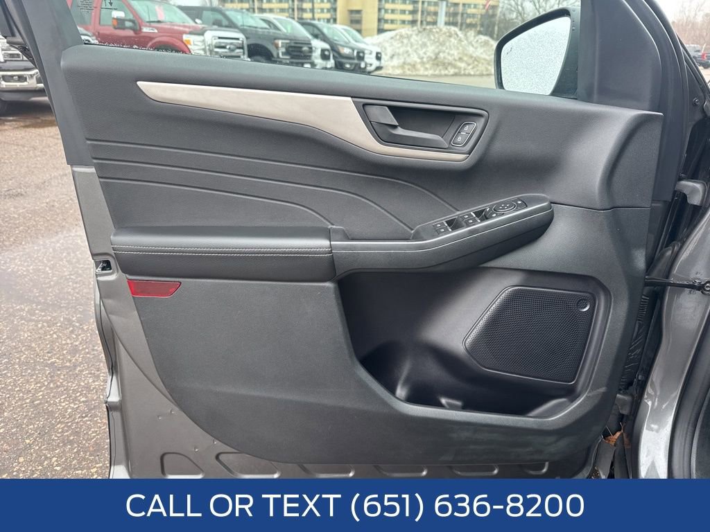 Used 2022 Ford Escape SE w/ Cold Weather Package image 25