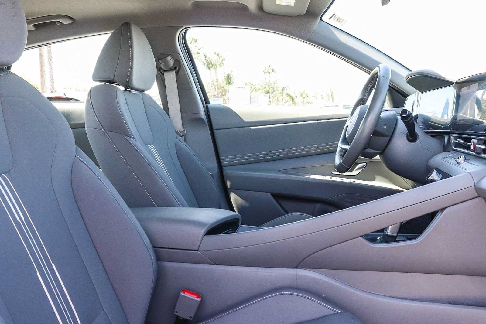 Used 2025 Hyundai Elantra SEL FWD image 26
