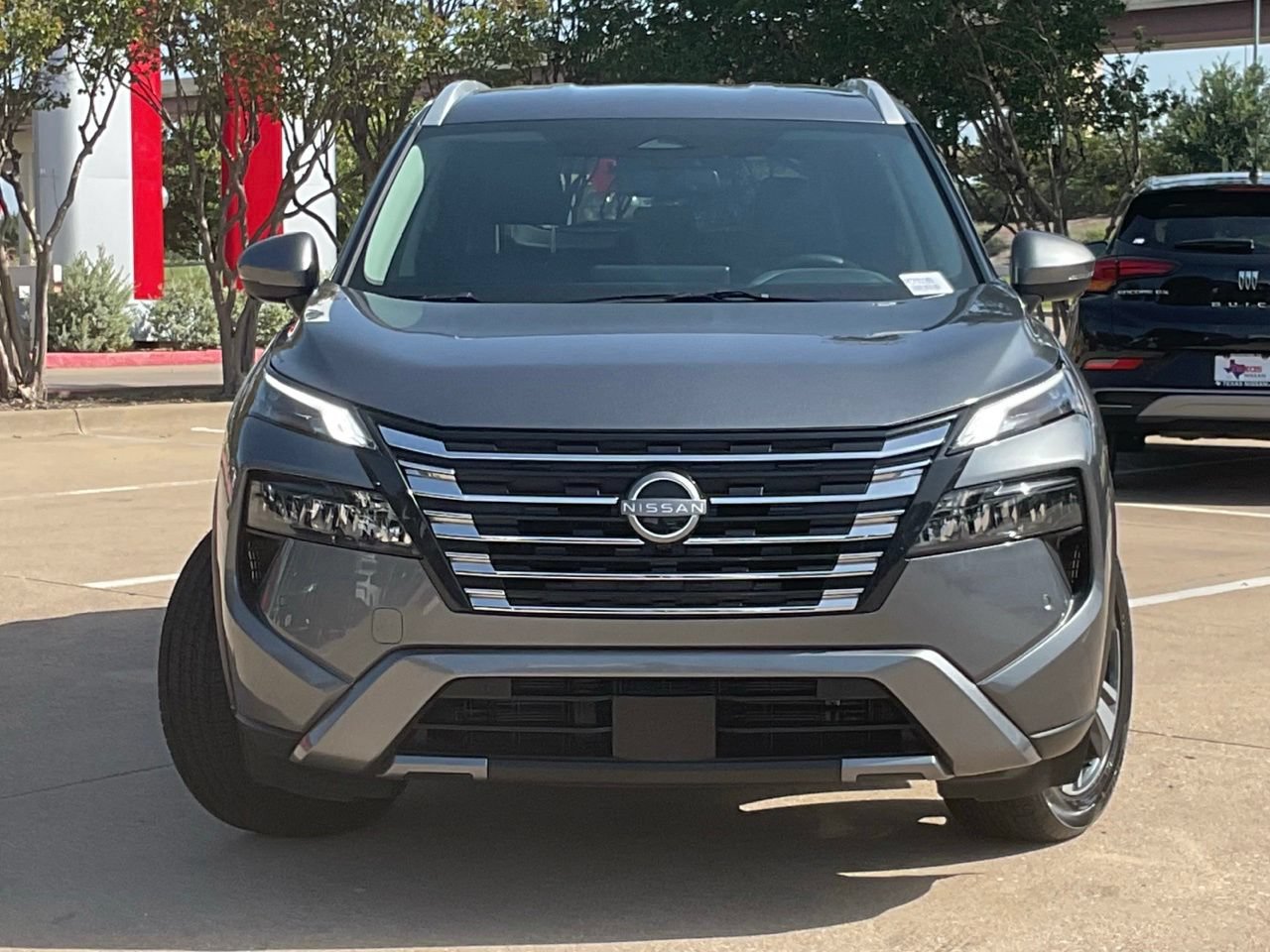 Used 2026 Nissan Rogue SL FWD image 2