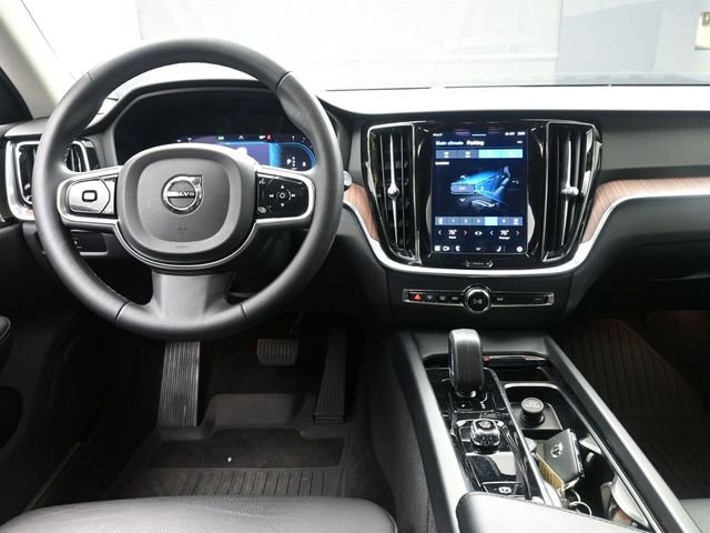 Used 2023 Volvo V60 B5 Cross Country Plus w/ Climate Package image 9