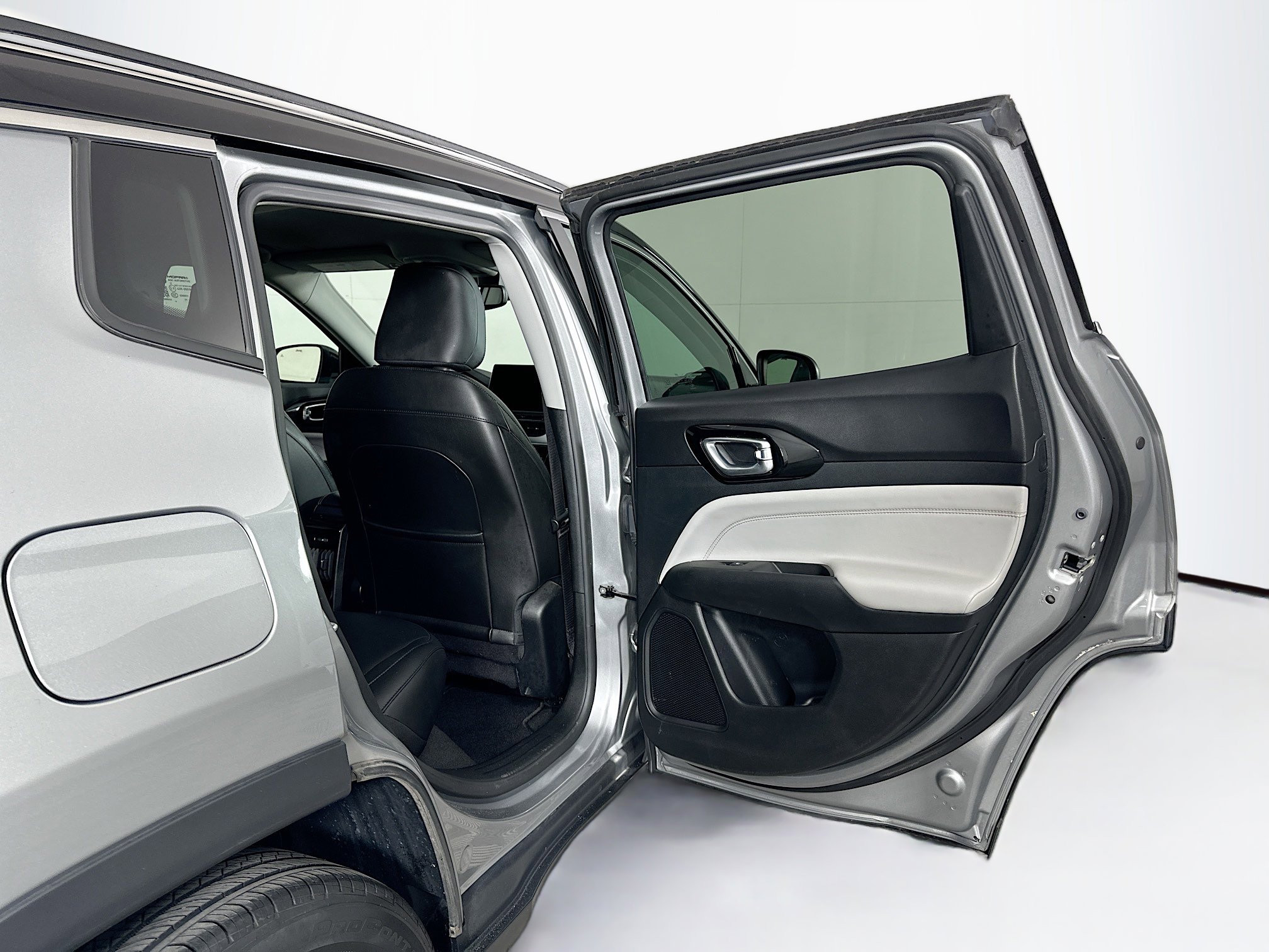 Used 2022 Jeep Compass Limited image 28