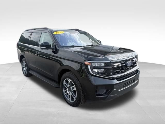 Used 2025 Ford Expedition Active AWD/4WD image 8