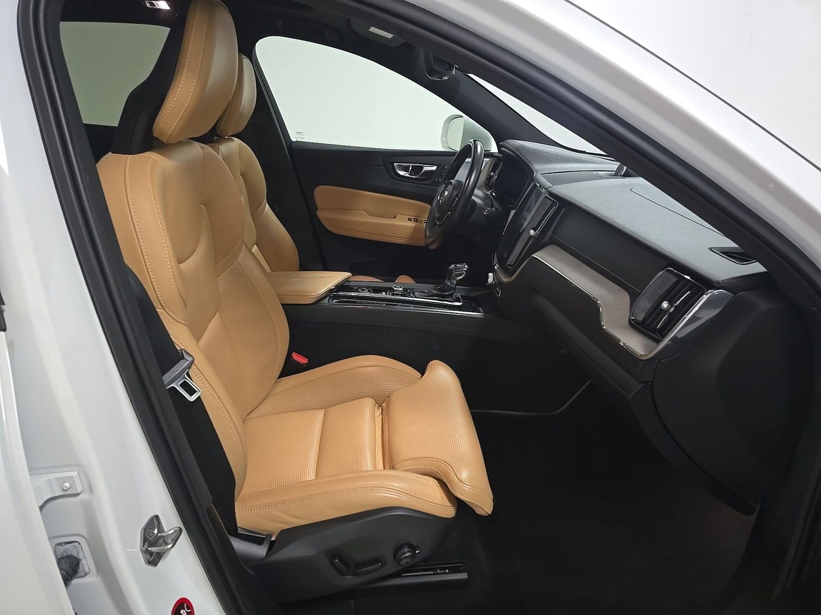 Used 2018 Volvo XC60 T6 Inscription w/ Luxury Seat Package AWD/4WD image 15