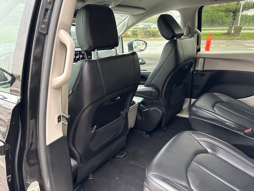 Used 2023 Chrysler Pacifica Touring-L FWD image 33