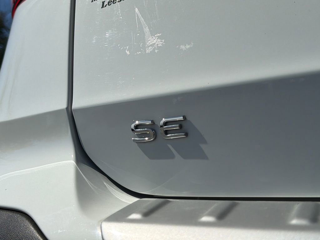 Used 2024 Volkswagen Taos SE w/ Black Wheel Package image 17