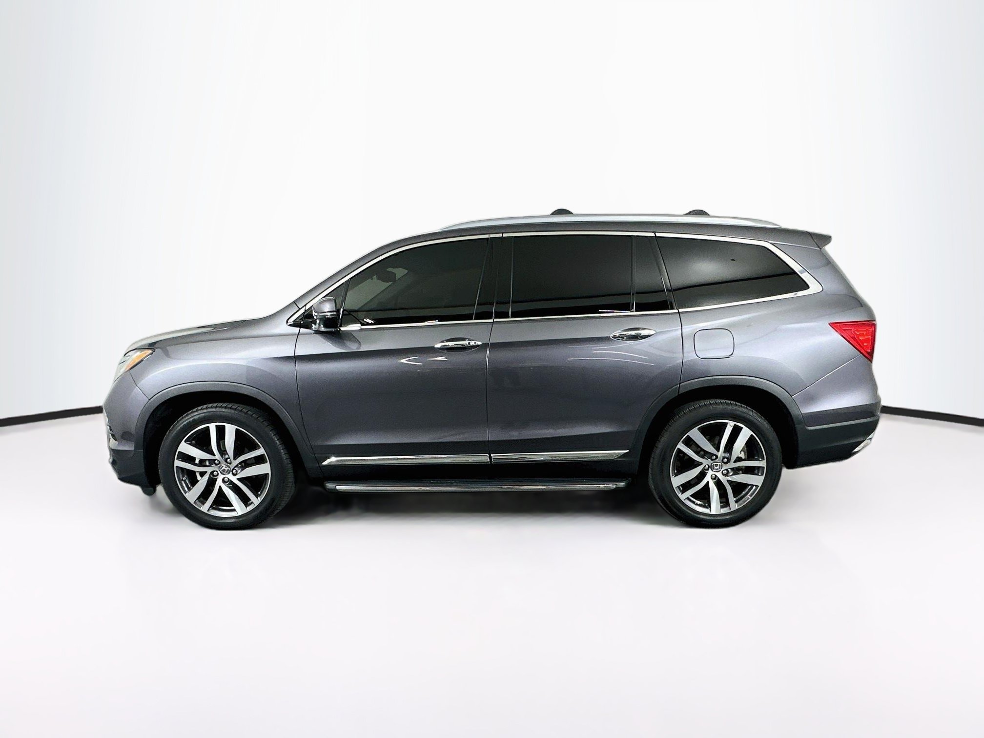 Used 2017 Honda Pilot Touring image 4