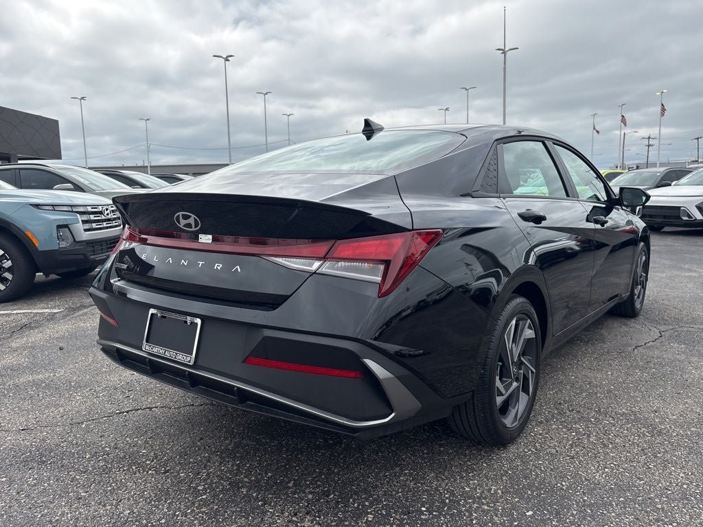Certified 2025 Hyundai Elantra Sport FWD image 7