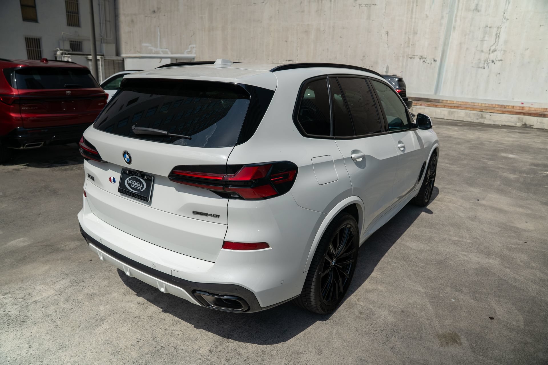 Used 2024 BMW X5 sDrive40i w/ M Sport Package RWD video 4