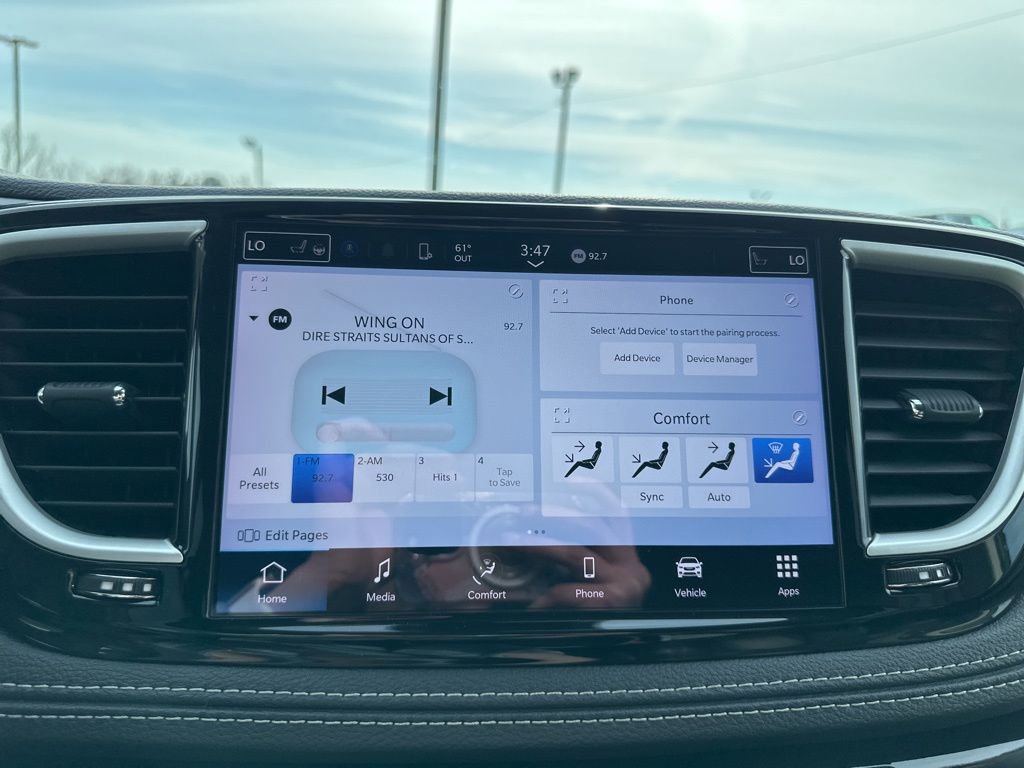 Used 2023 Chrysler Pacifica Touring-L image 23