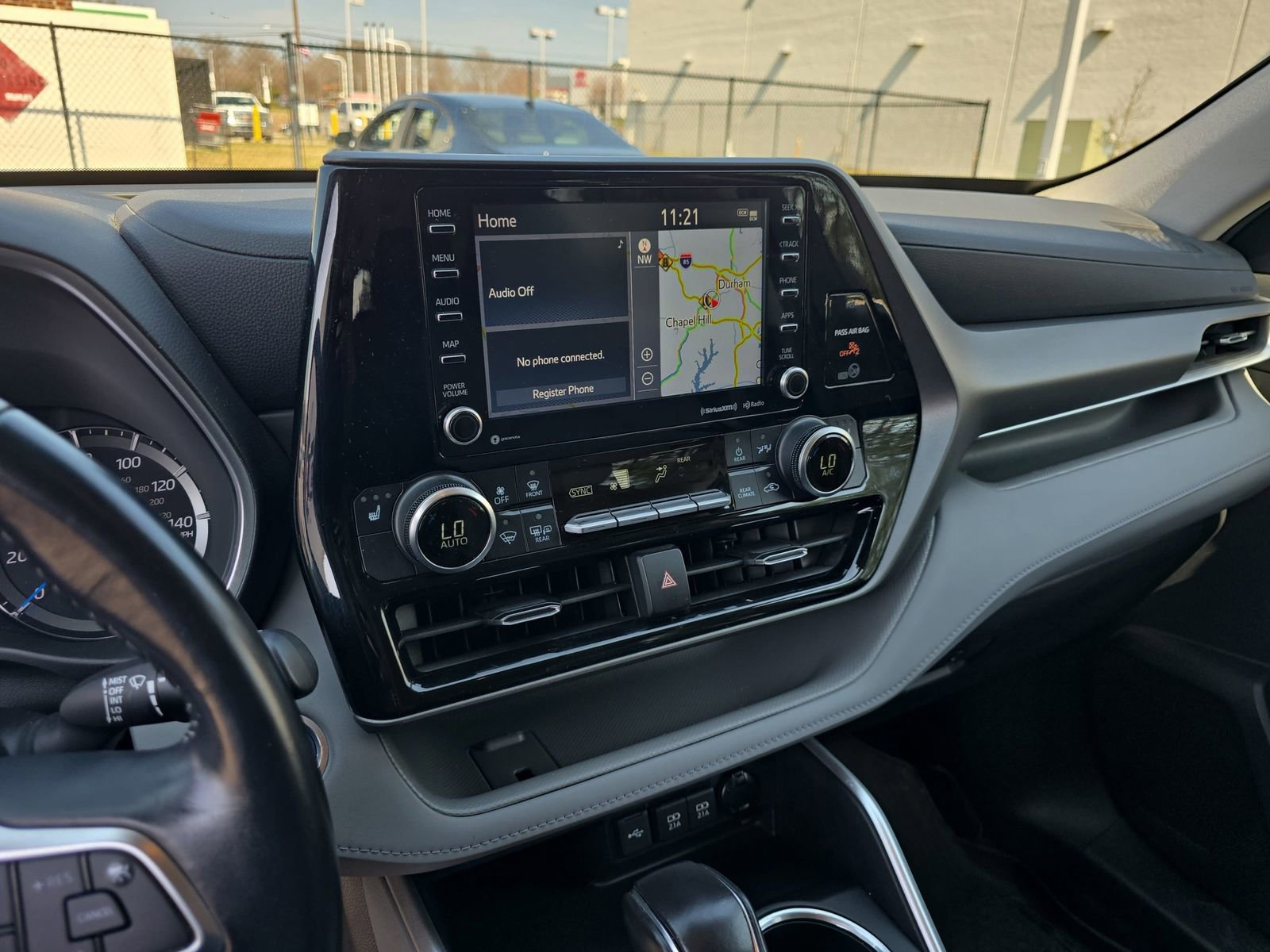 Used 2021 Toyota Highlander XLE image 25