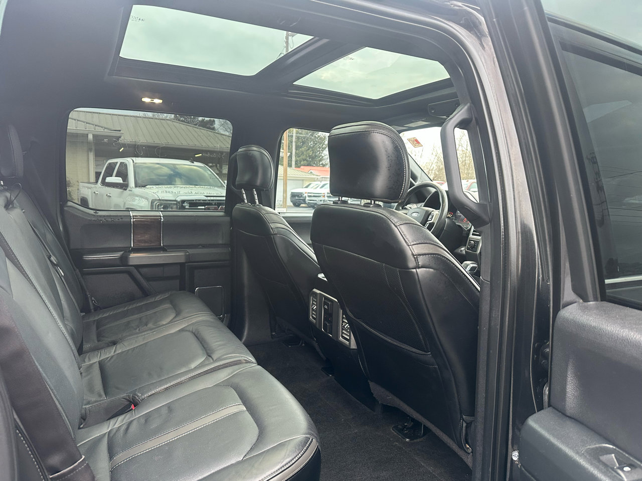 Used 2015 Ford F150 Platinum w/ Equipment Group 701A Luxury image 14