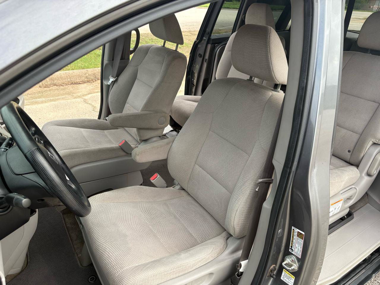 Used 2011 Honda Odyssey LX image 27