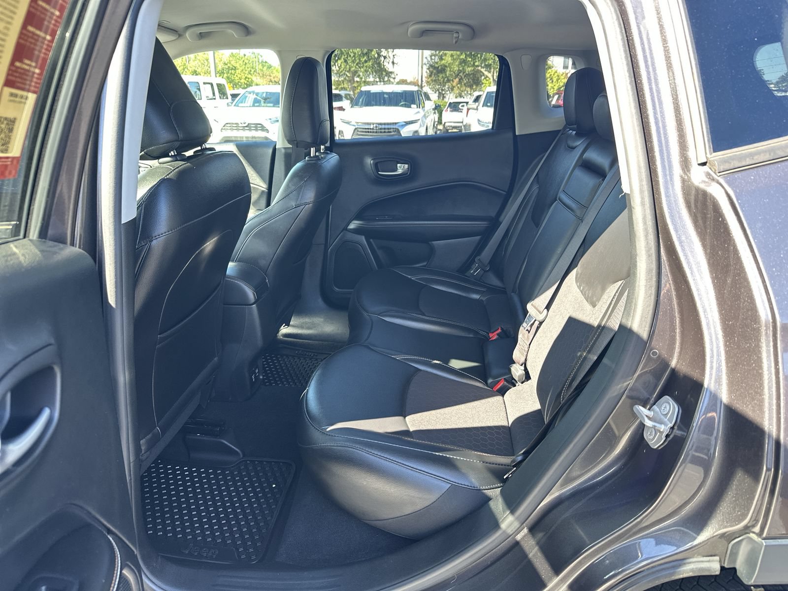 Used 2019 Jeep Compass Latitude w/ Cold Weather Group AWD/4WD image 31