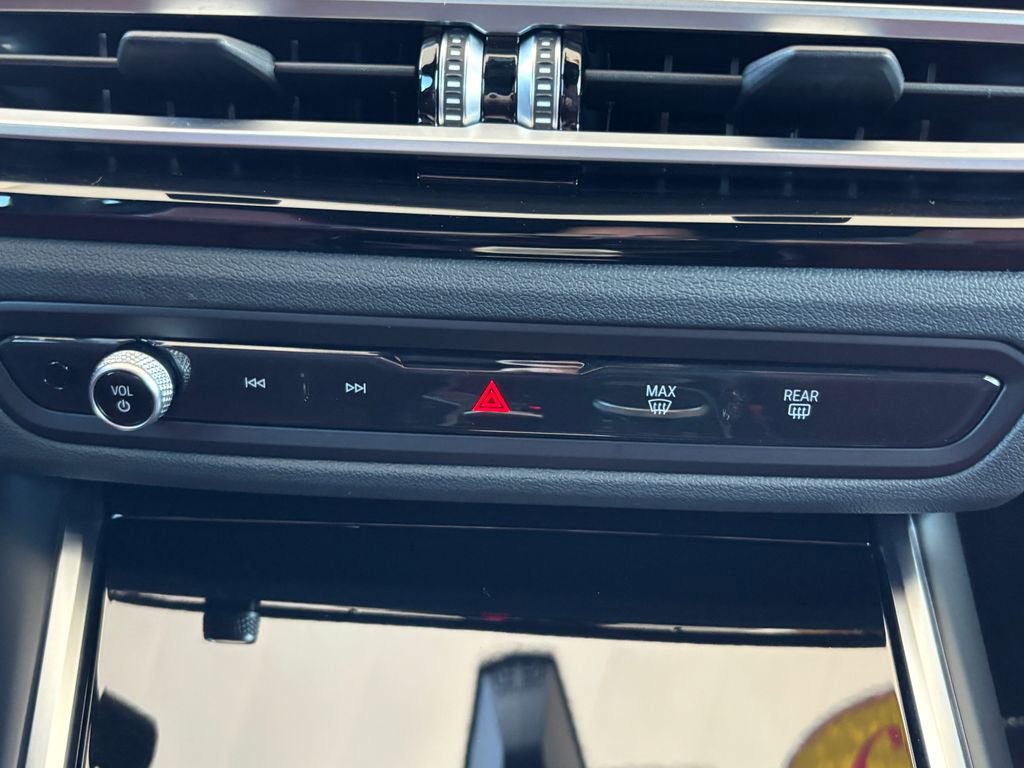 Used 2023 BMW 330i Sedan w/ Convenience Package image 15