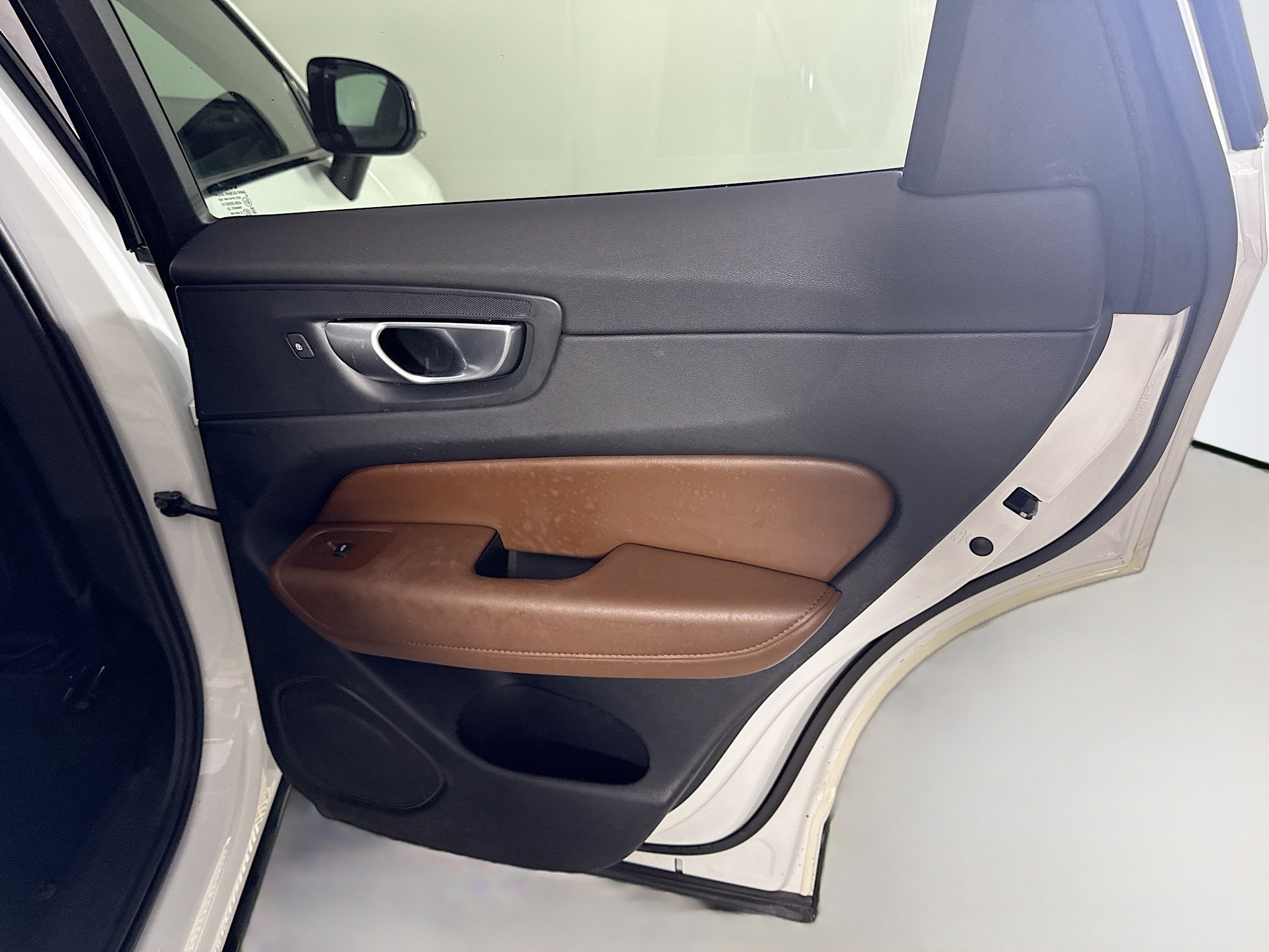 Used 2024 Volvo XC60 B5 Plus image 28