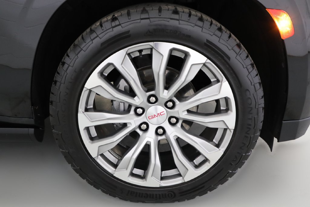 Used 2022 GMC Yukon Denali w/ Advanced Technology Package AWD/4WD image 23