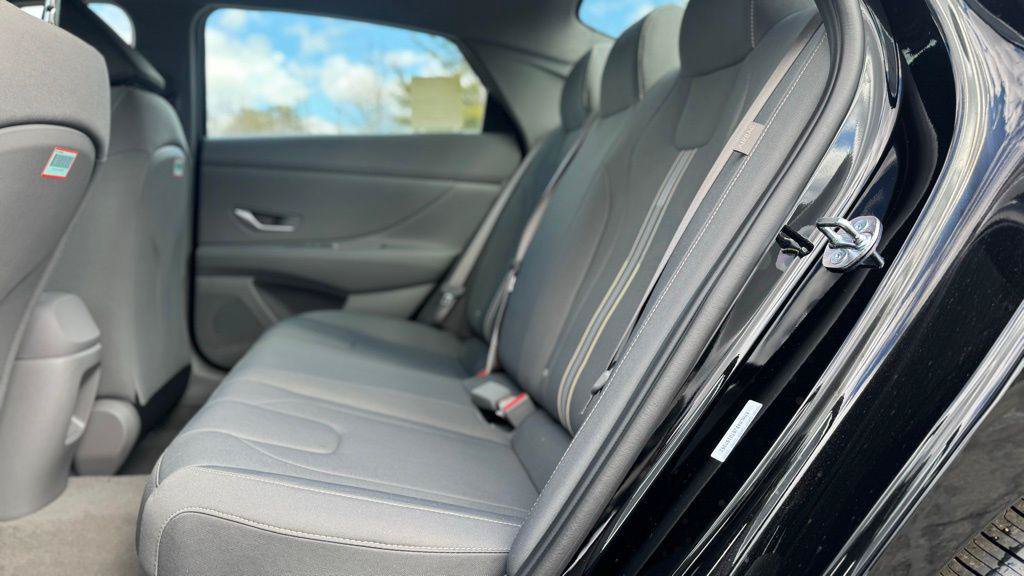 New 2026 Hyundai Elantra SEL FWD image 17