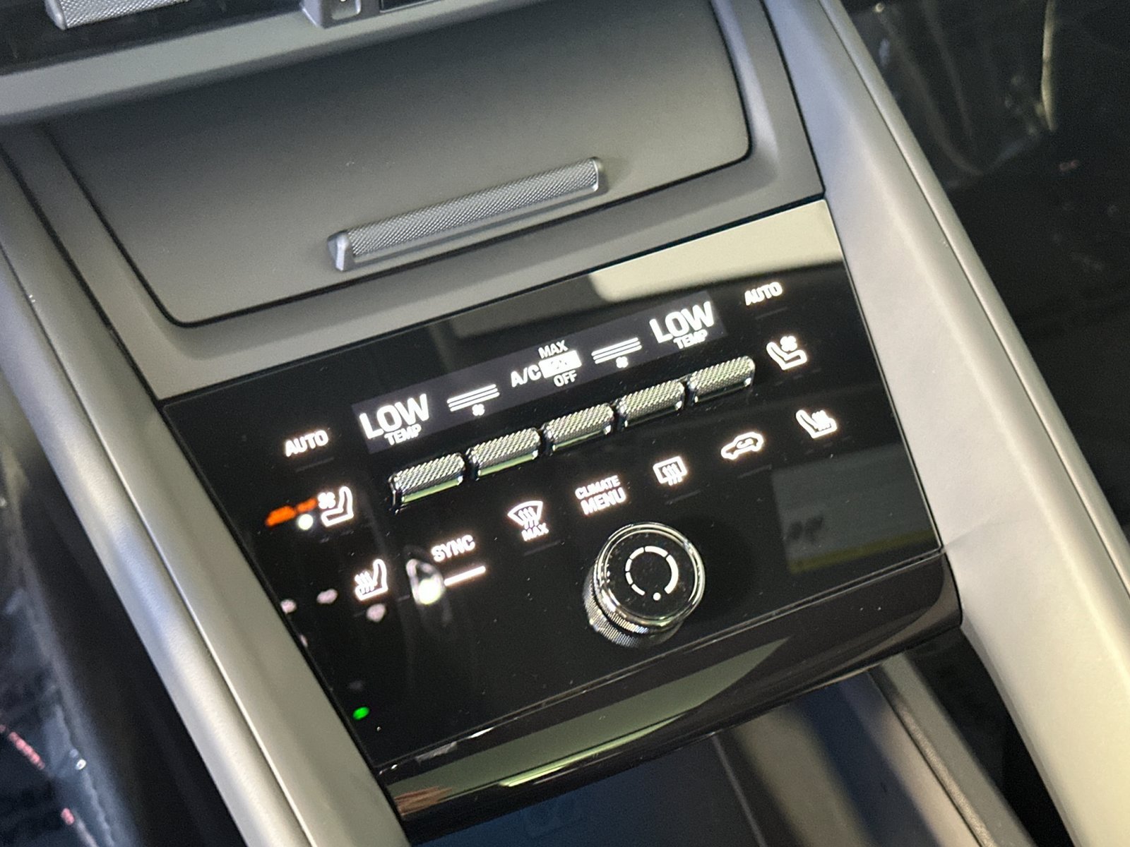 Certified 2025 Porsche Macan Electric RWD image 25