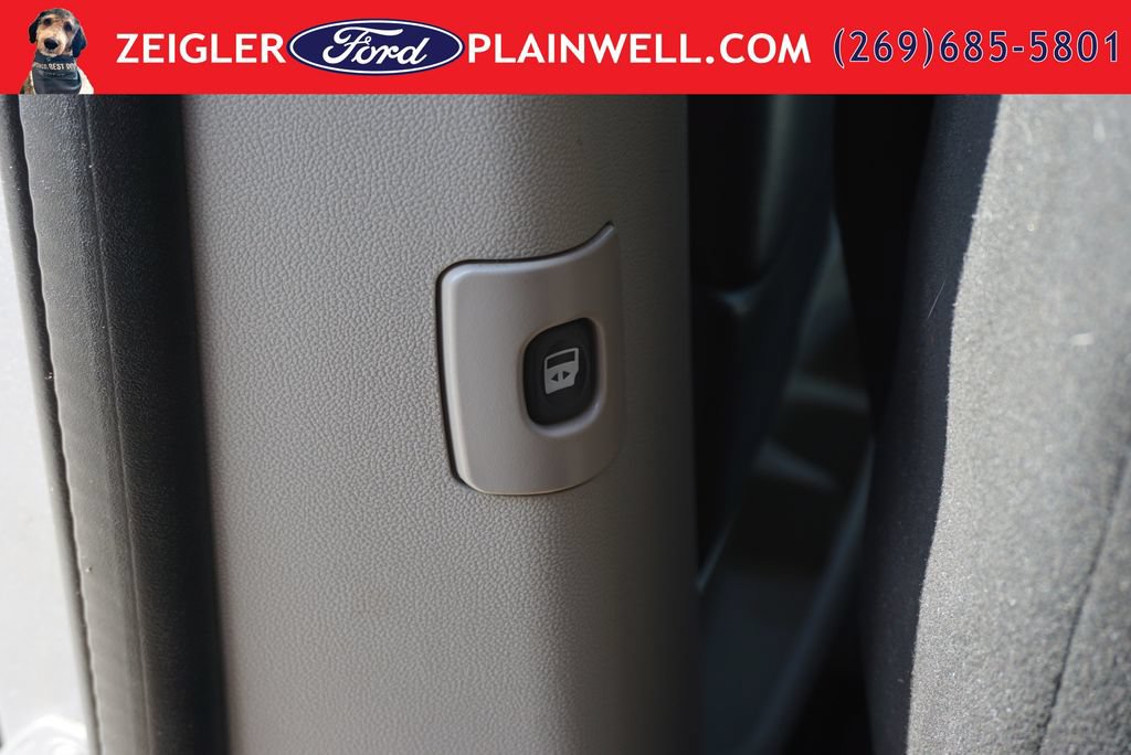 Used 2016 Dodge Grand Caravan SXT FWD image 18