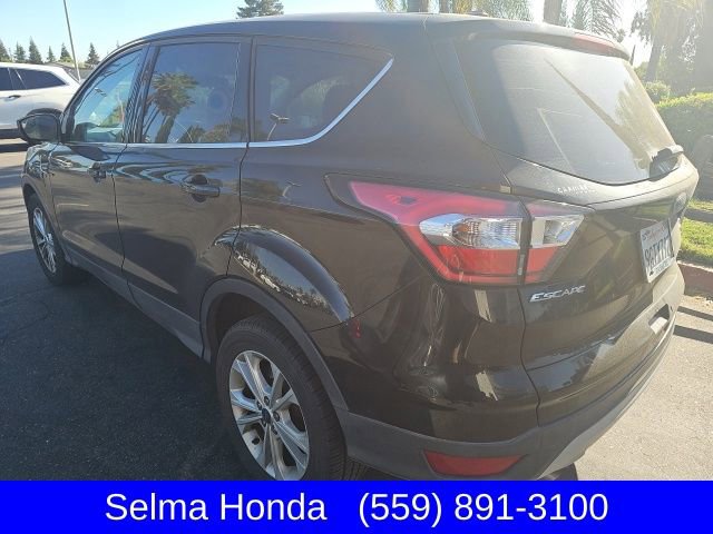 Used 2017 Ford Escape SE FWD image 2