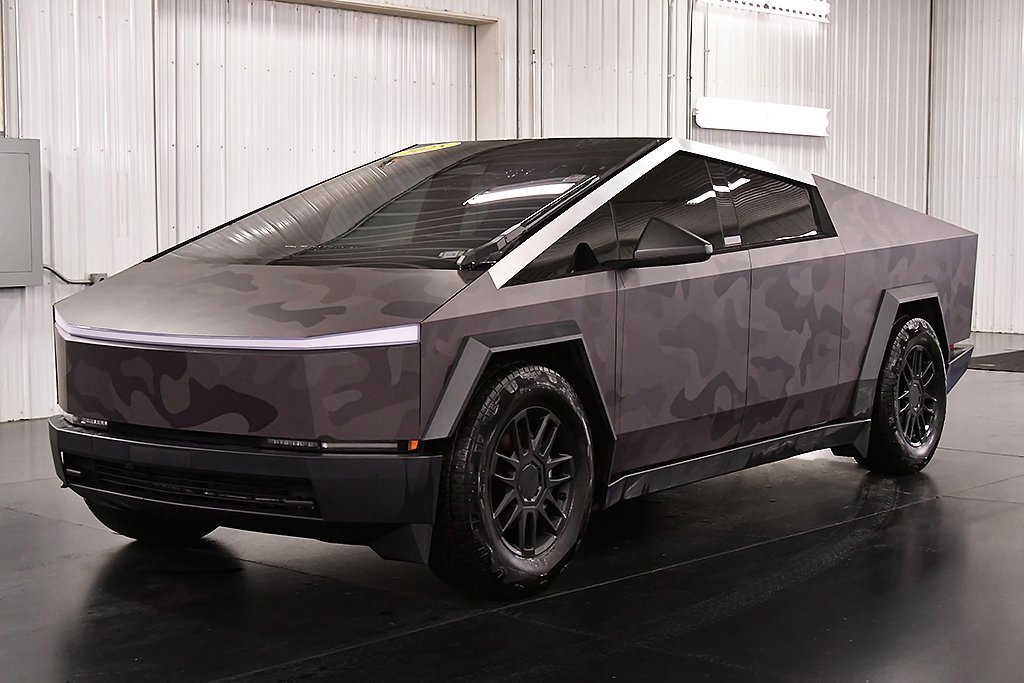 Used 2024 Tesla Cybertruck Cyberbeast image 3