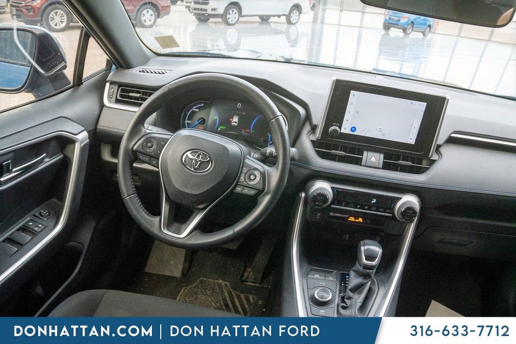 Used 2024 Toyota RAV4 SE image 12