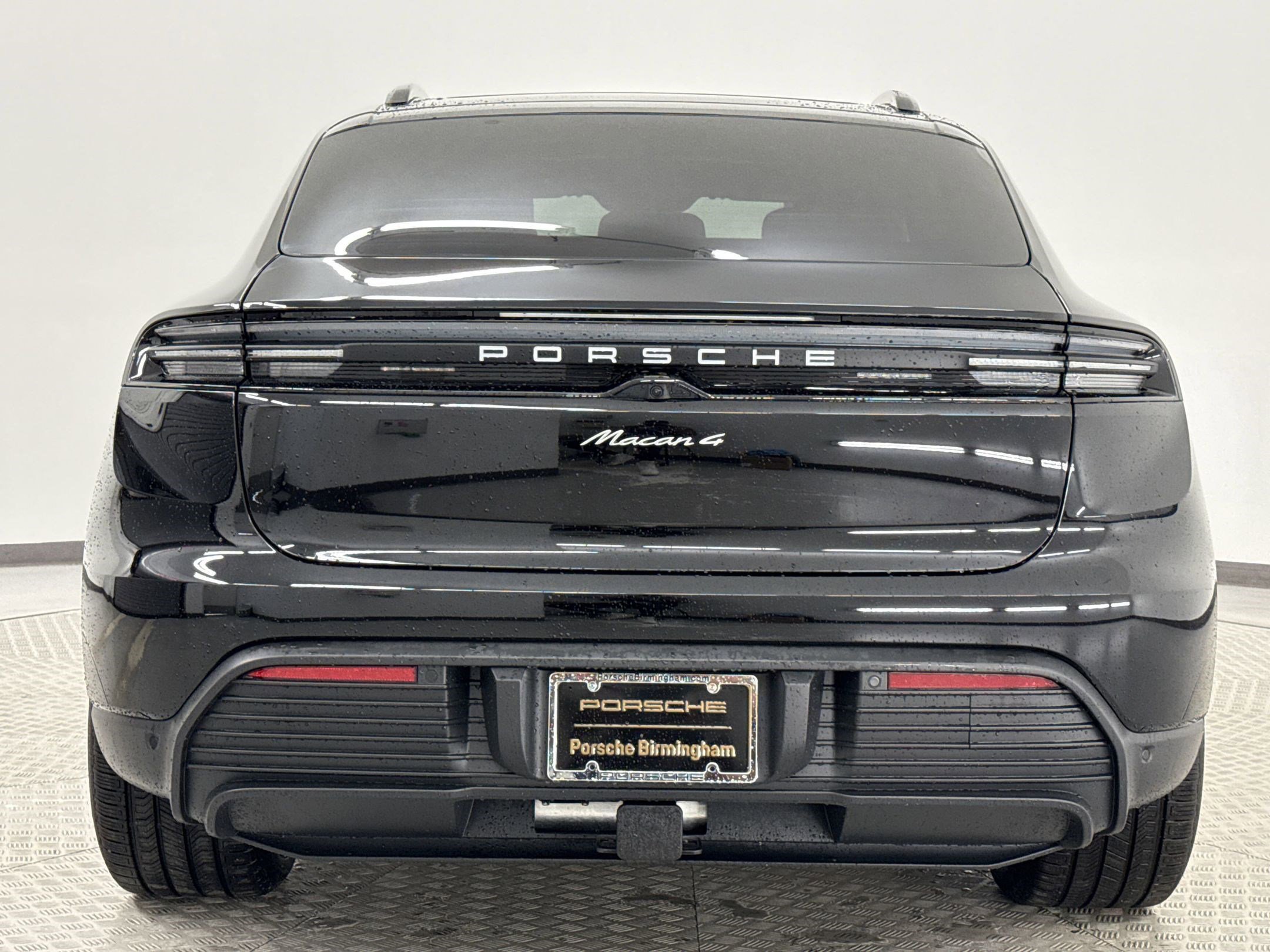 Used 2024 Porsche Macan 4 Electric image 10