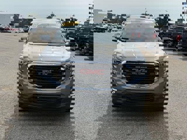 Used 2021 GMC Terrain SLE w/ Driver Convenience Package image 3