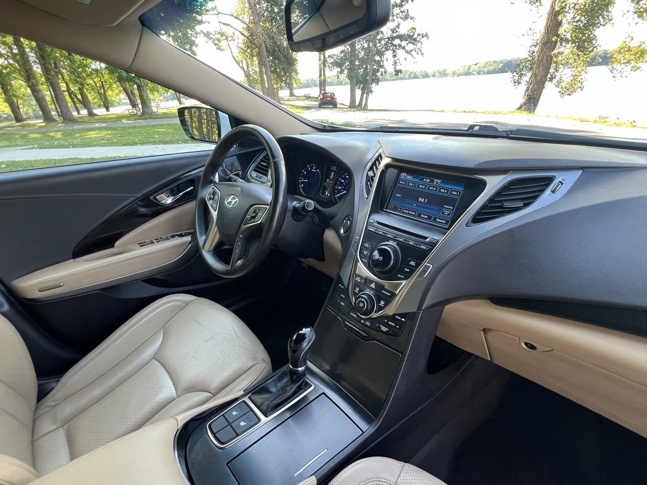 Used 2013 Hyundai Azera FWD image 28