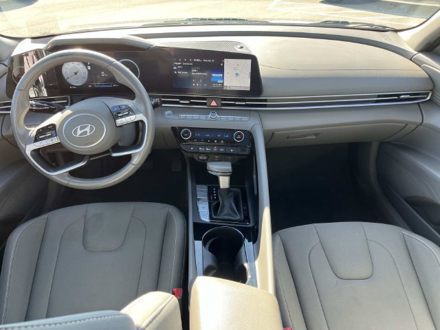 Certified 2025 Hyundai Elantra SEL FWD image 15