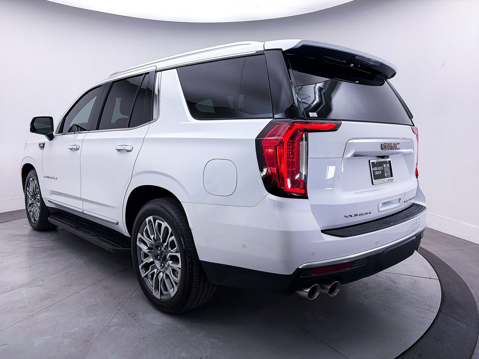 Used 2024 GMC Yukon Denali w/ Advanced Technology Package AWD/4WD image 18