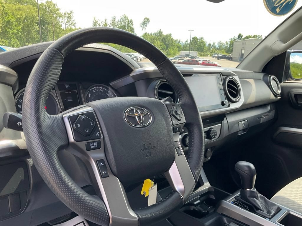 Used 2022 Toyota Tacoma SR5 AWD/4WD image 24