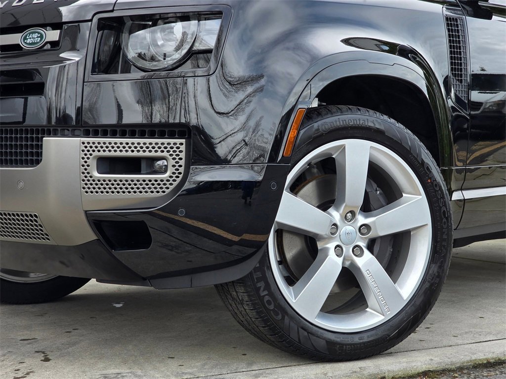 New 2025 Land Rover Defender 90 X-Dynamic SE image 2