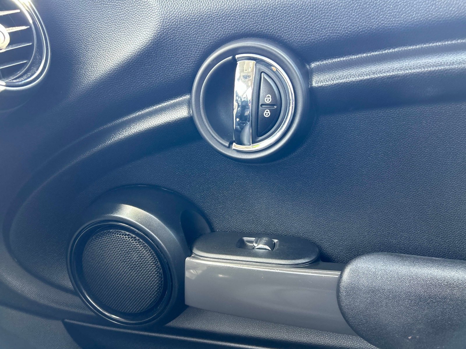 Used 2017 MINI Cooper 2-Door Hardtop FWD image 28