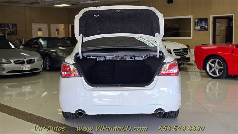 Used 2015 Nissan Altima 2.5 SV w/ Convenience Package FWD image 9
