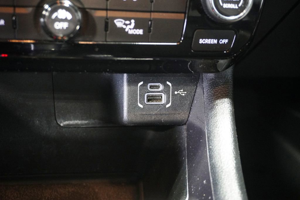 Used 2023 Jeep Compass Latitude image 19