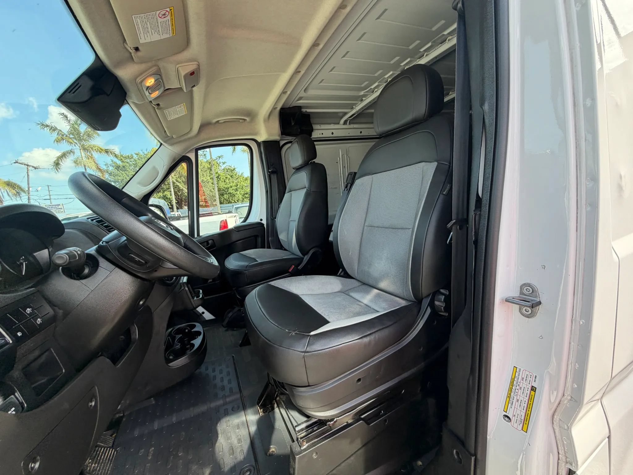 Used 2025 RAM ProMaster 2500 w/ Convenience Group FWD image 15
