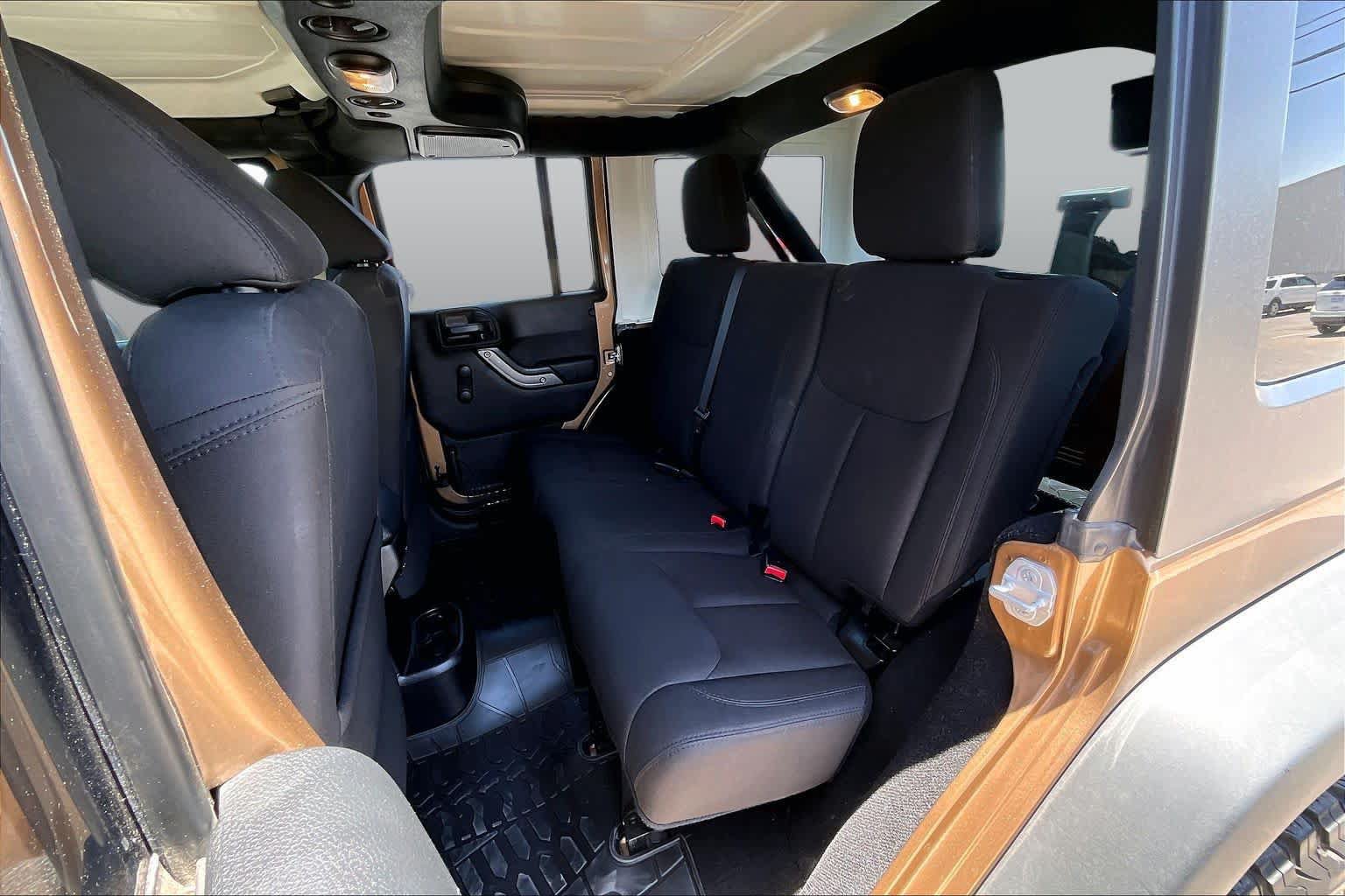 Used 2015 Jeep Wrangler Unlimited Sport w/ Connectivity Group AWD/4WD image 19