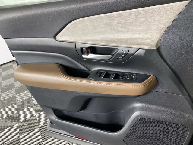 Used 2024 Toyota Grand Highlander AWD image 26