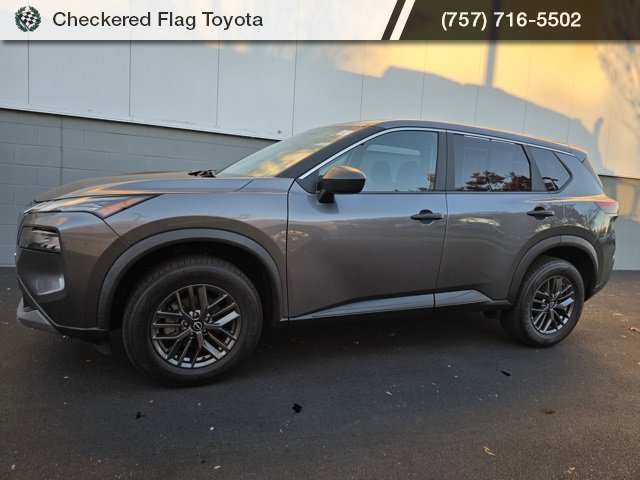 Used 2023 Nissan Rogue S image 2