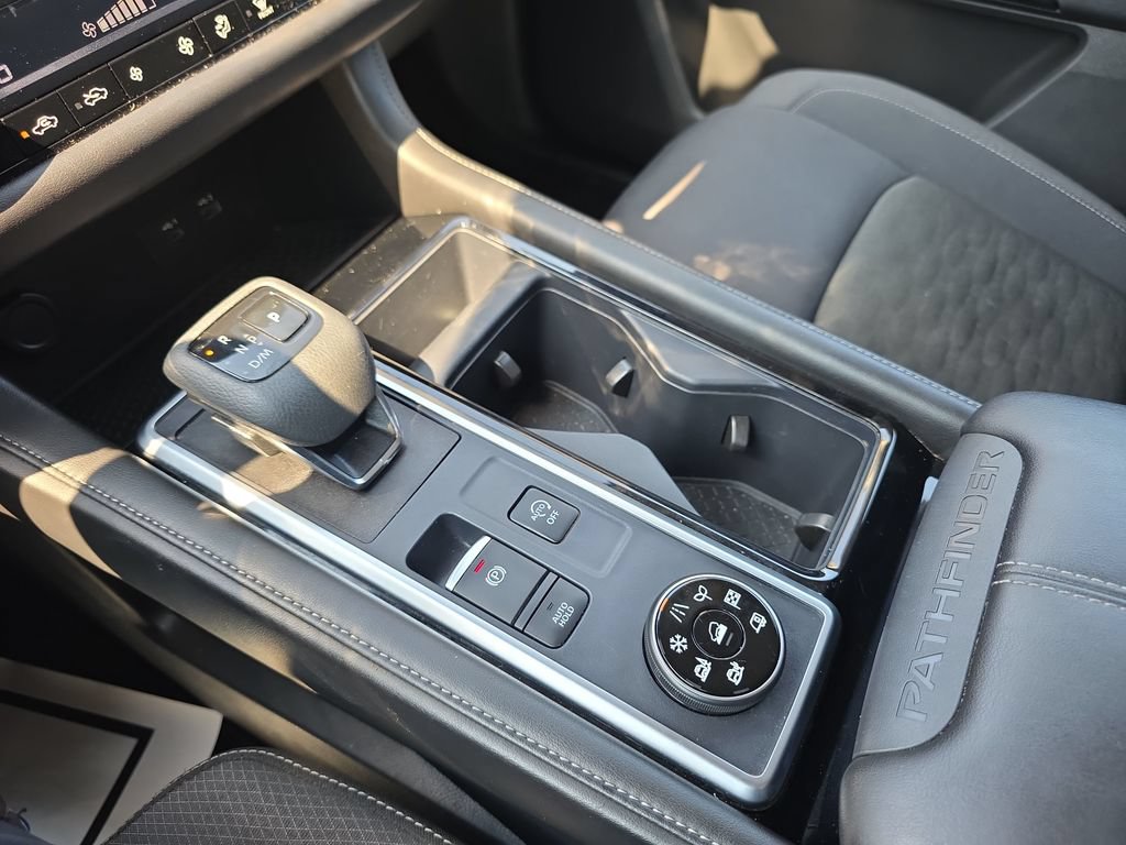 Used 2024 Nissan Pathfinder SV AWD/4WD image 21