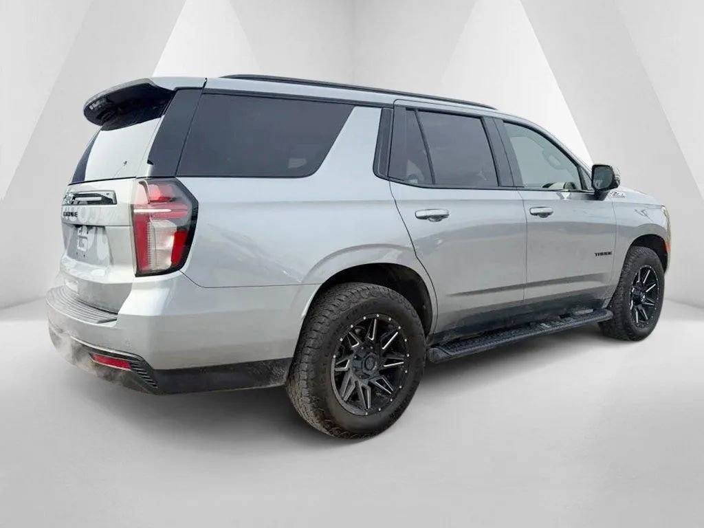 Used 2023 Chevrolet Tahoe Z71 w/ Luxury Package AWD/4WD image 7