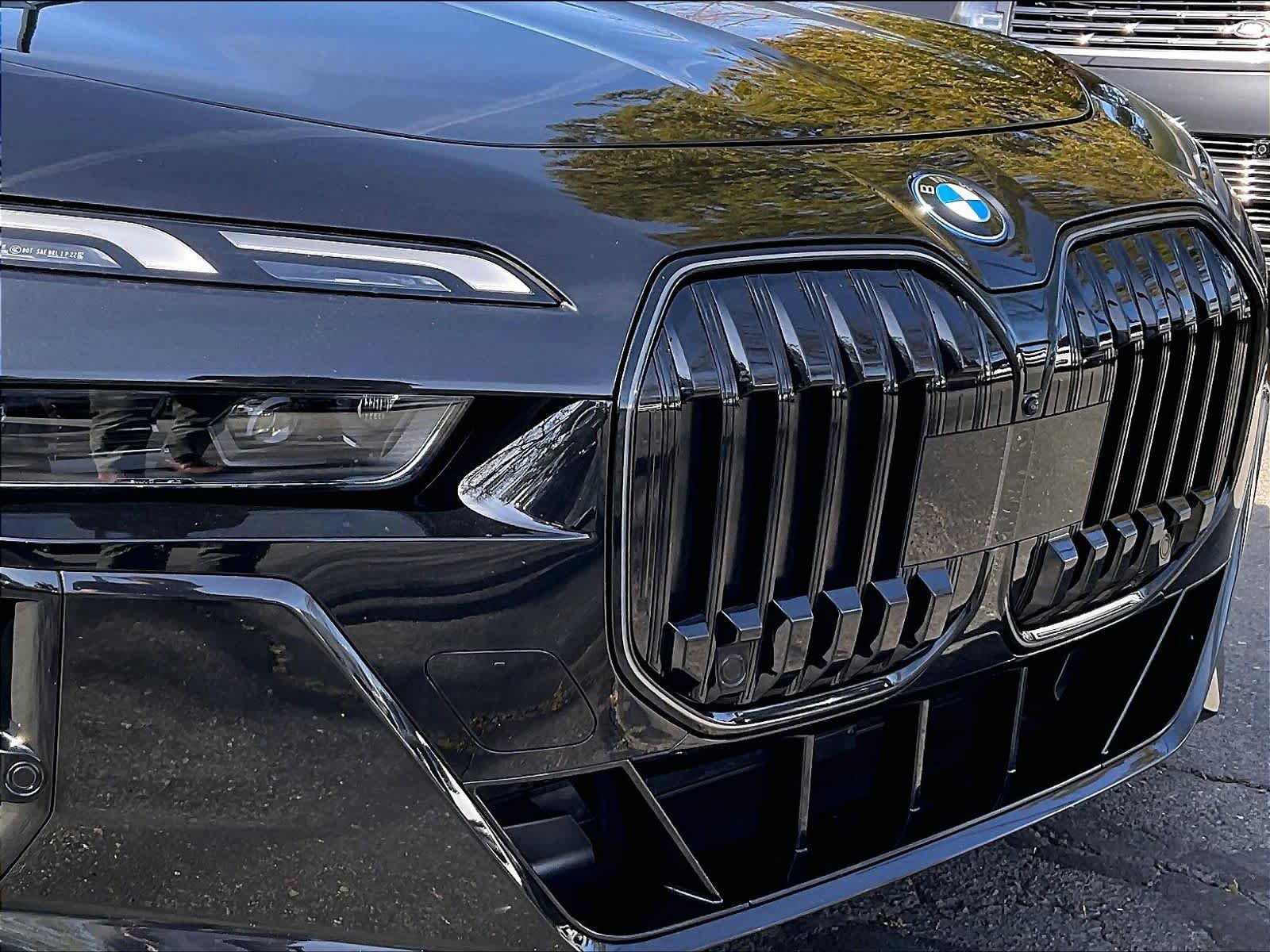 Used 2025 BMW 750e xDrive AWD/4WD image 30