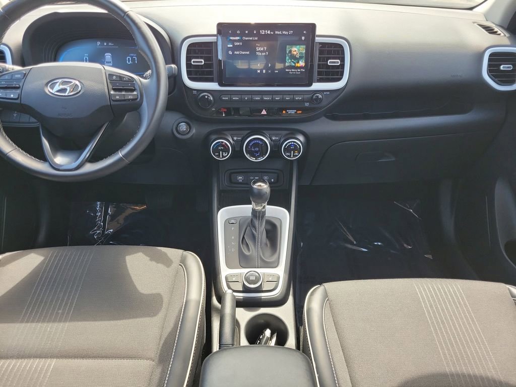 Used 2023 Hyundai Venue Limited FWD image 11