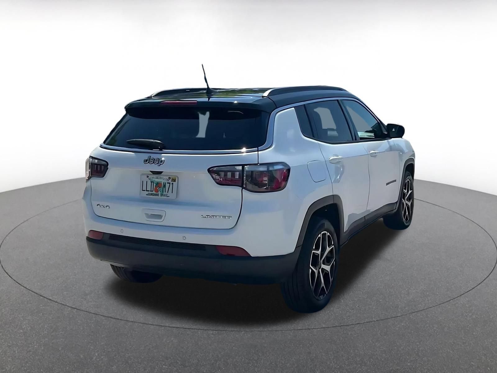Used 2025 Jeep Compass Limited AWD/4WD image 14