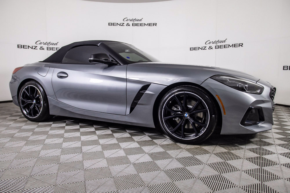 Used 2025 BMW Z4 sDrive30i w/ Shadowloine Package RWD image 2