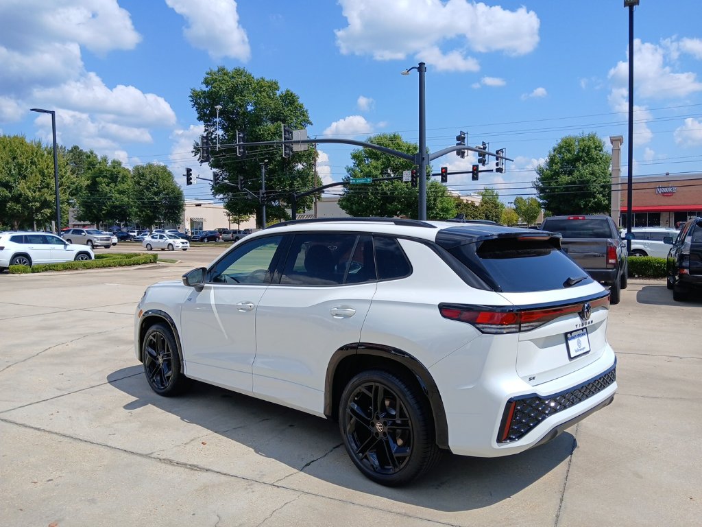 New 2026 Volkswagen Tiguan SE R-Line FWD image 18