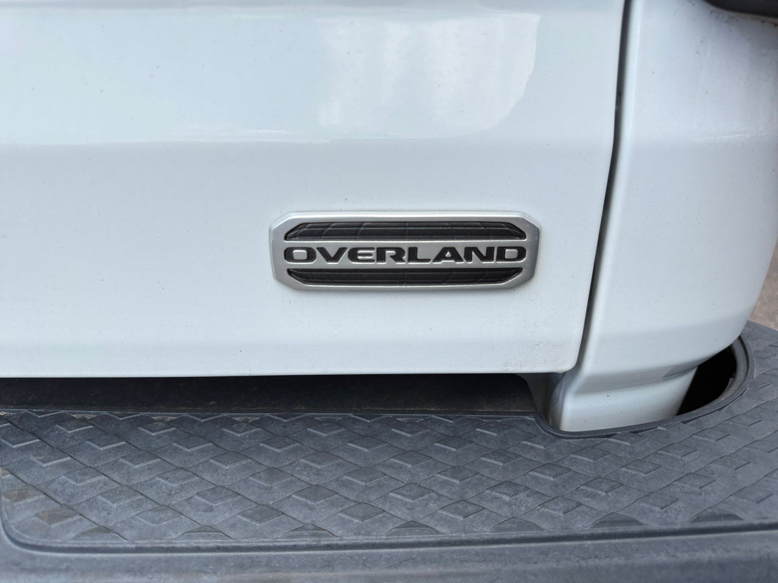 Used 2020 Jeep Gladiator Overland AWD/4WD image 23