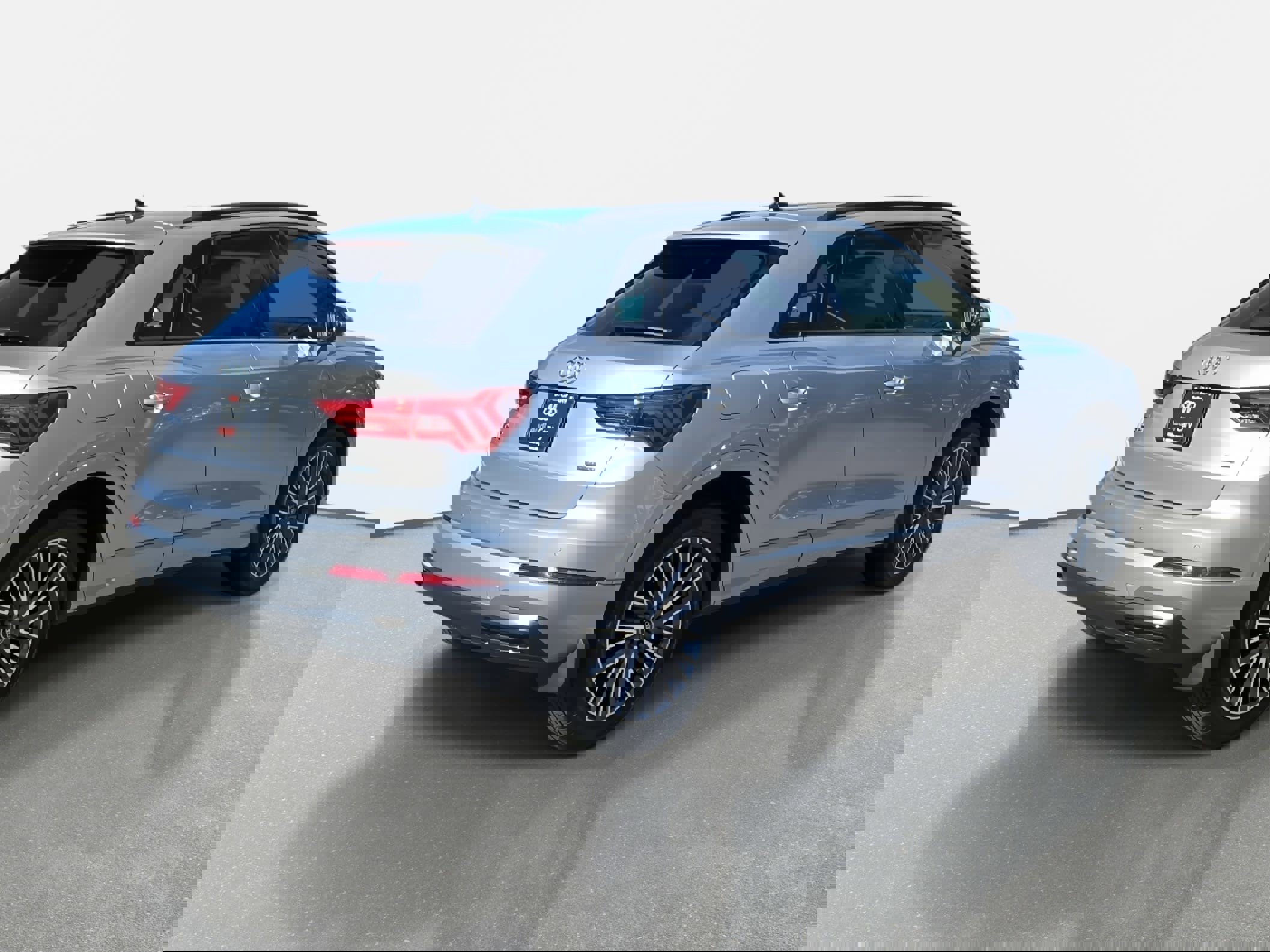 Used 2023 Audi Q3 2.0T Premium w/ Black Optic Package image 5