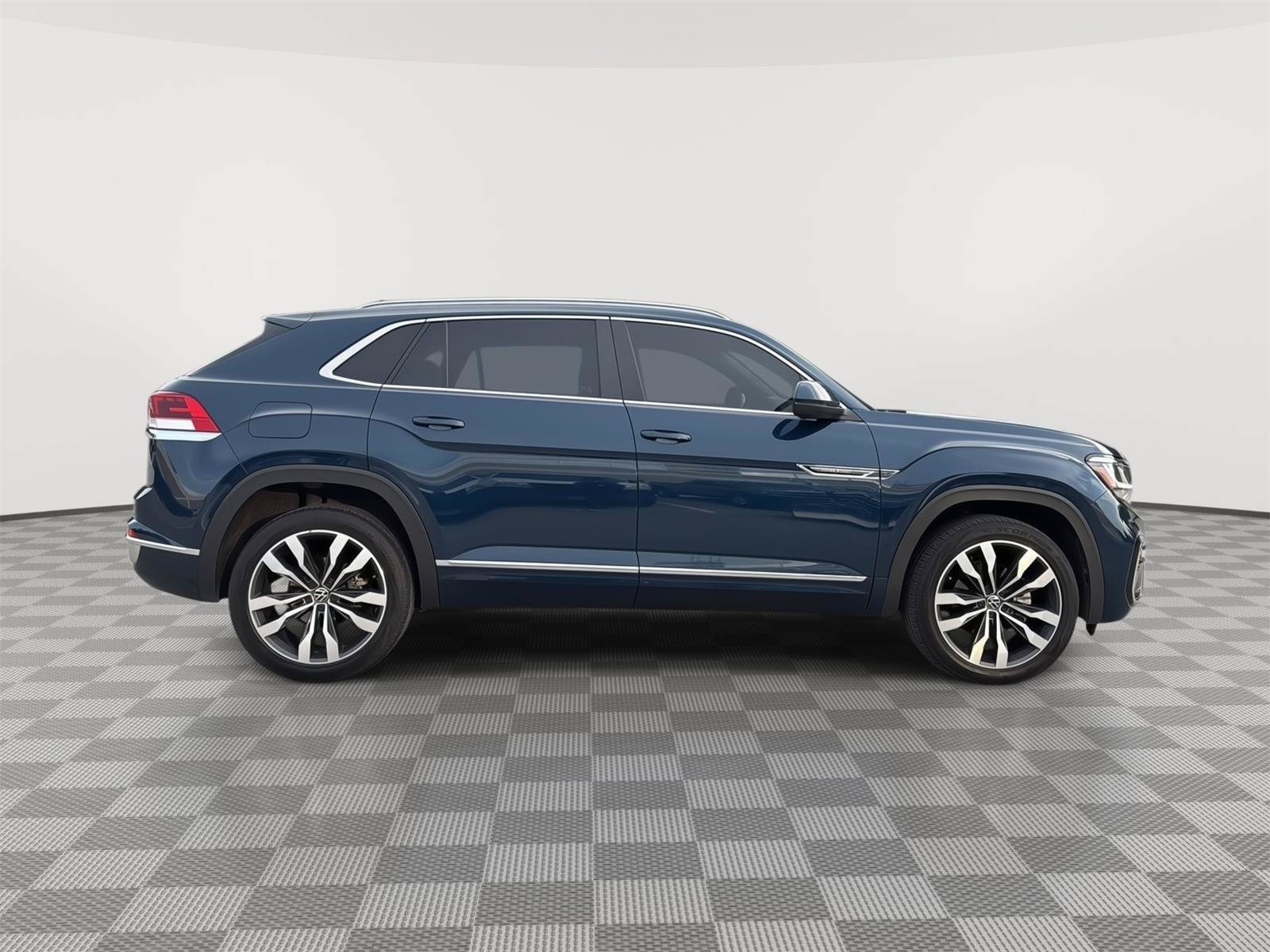 Used 2021 Volkswagen Atlas Cross Sport SEL R-Line AWD/4WD image 19